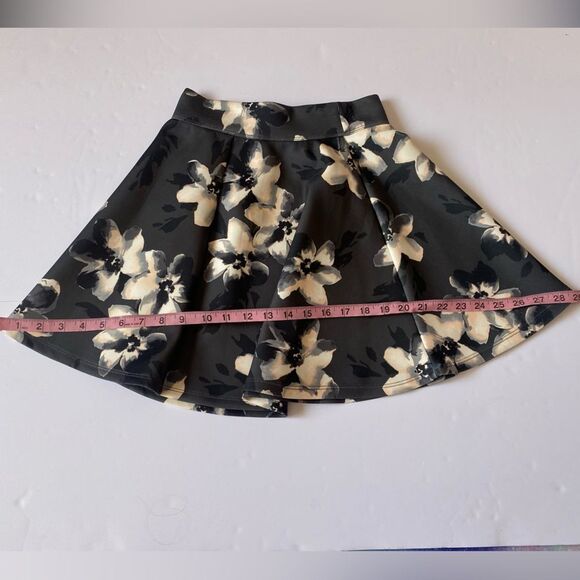 Hollister Navy White Floral Skater Skirt XS - Picture 4 of 7